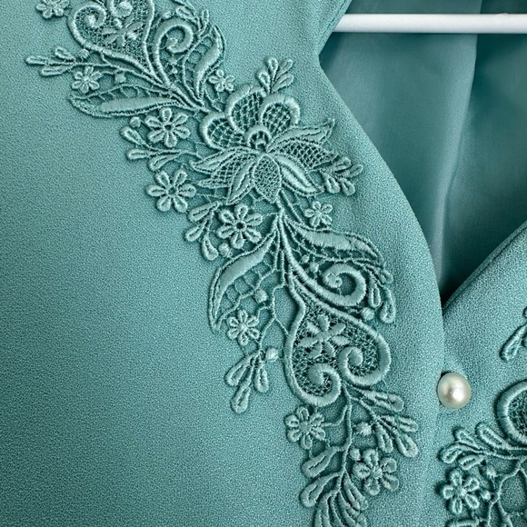 Vintage Henry Lee Teal Green Blazer w/ Lace and Pearl Buttons. Size 12P. - Picture 3 of 4